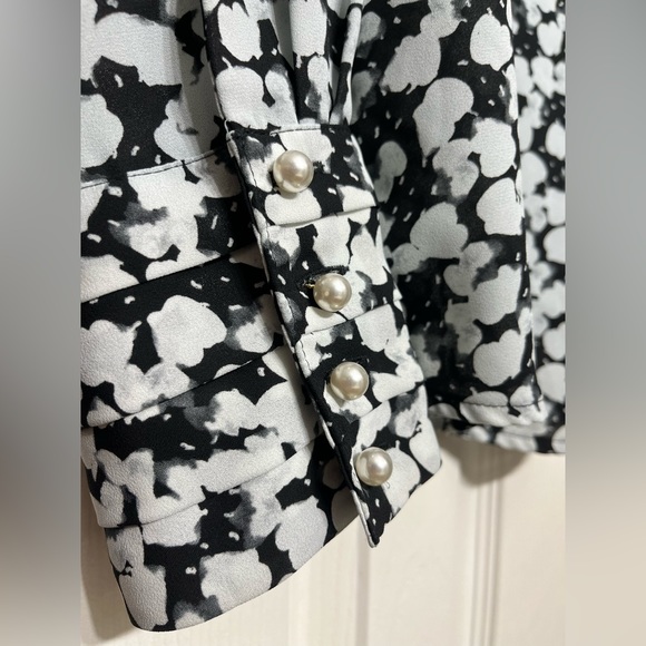 Karl Lagerfled Paris floral blouse - Picture 4 of 7